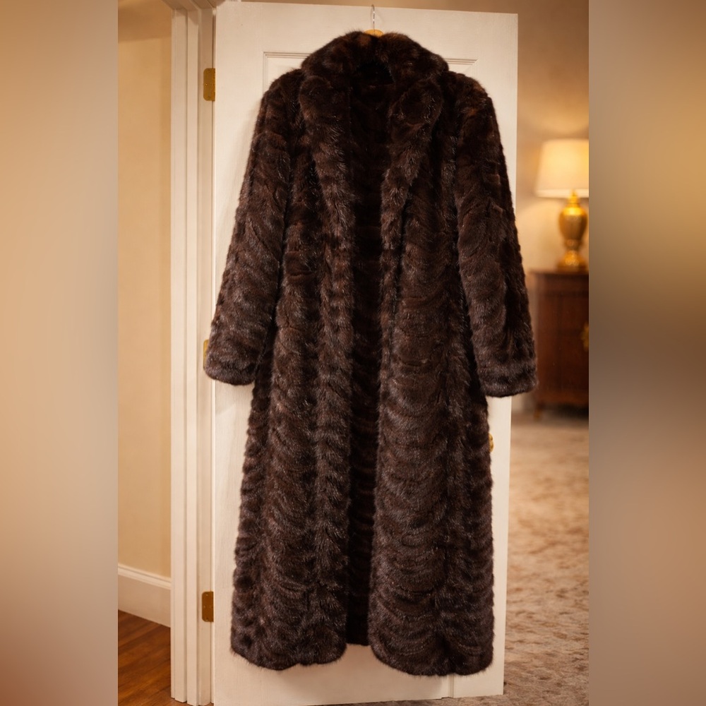 Vintage Henig Furs Full-Length Dark Brown Mink Coat
